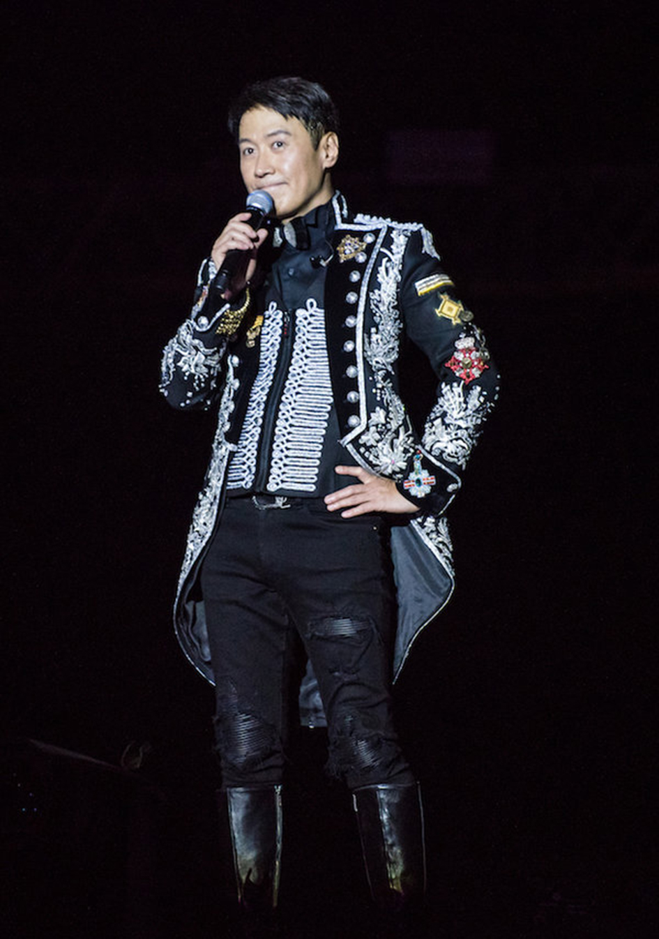 《无间道》中心狠手辣,为人阴险的杨锦荣,完全就是"斯文败类"的鼻祖