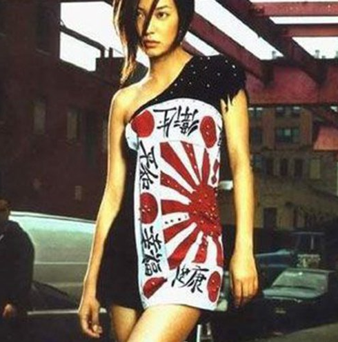 赵薇晒护照实力打脸入新加坡国籍,网友11字回应却再令人绝望