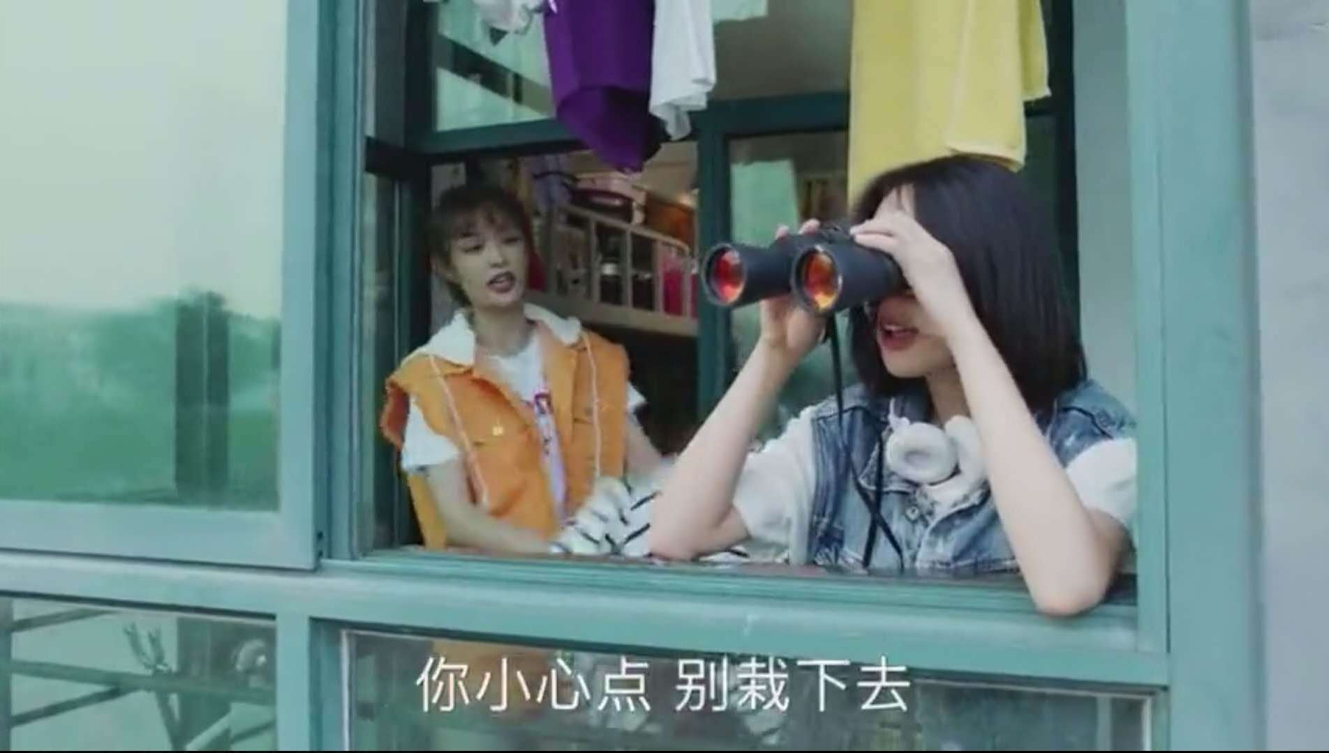 青春斗:郑爽穿泳装,真正的筷子腿,还有一个比她更厉害的腿精!