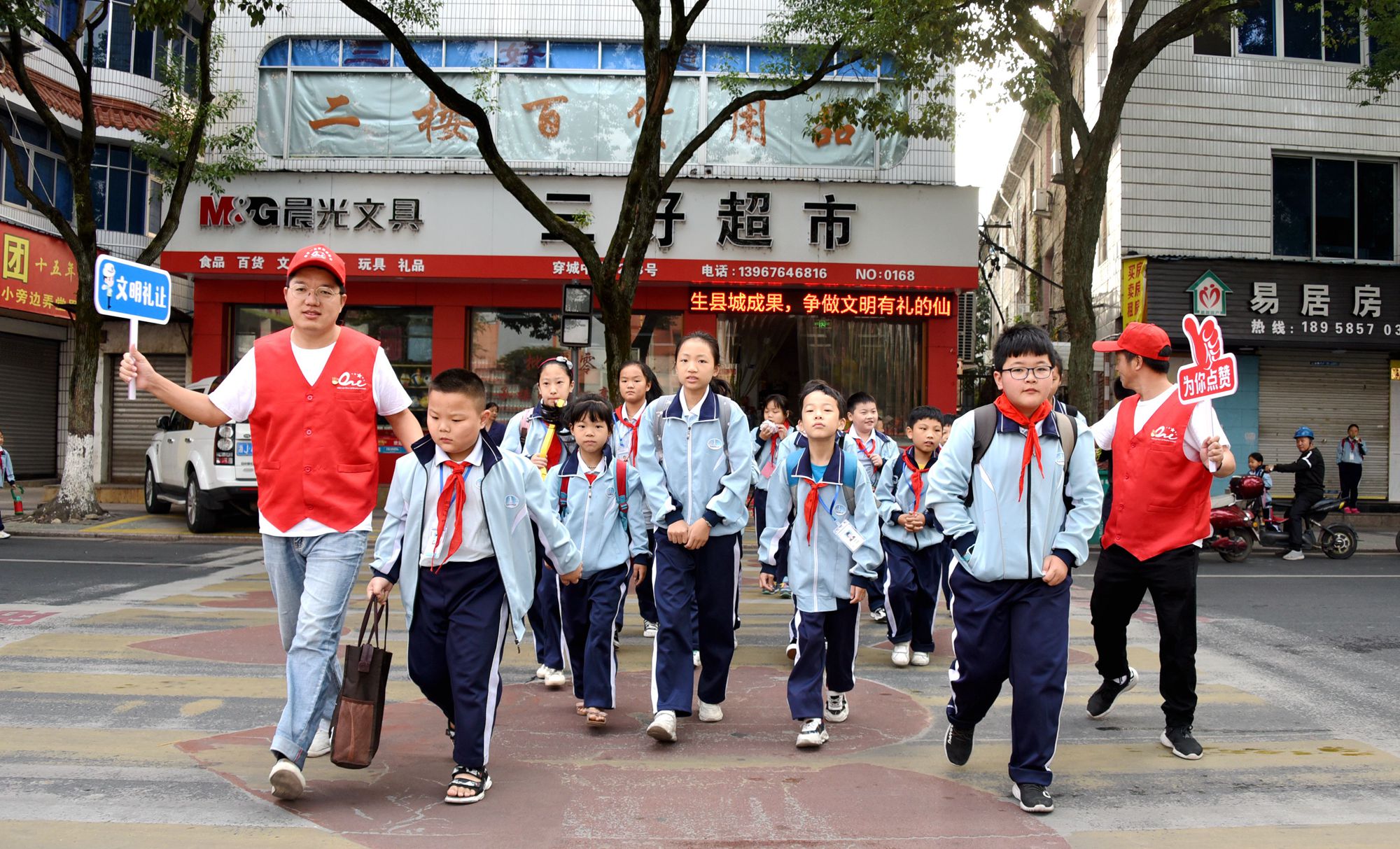 浙江仙居:学校家庭社会爱心接力 守护学生上放学平安