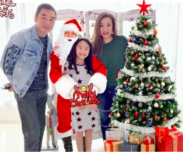 曾被称为最丑港姐,与大6岁老公结婚11年,如今49岁成人生赢家