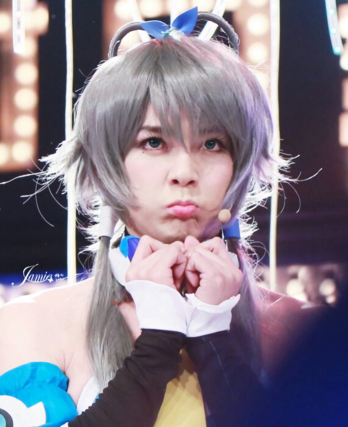 图为汪东城cos的《银仙》中的狐仙,真的不要太完美了,除了比本体要壮