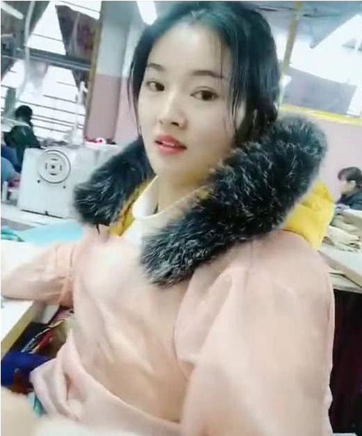 "最美厂花"意外走红网络,神似巩俐版秋香,网友:还招人吗