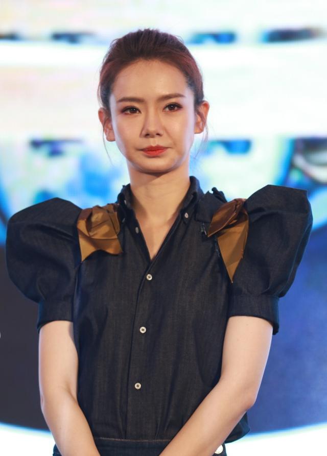 戚薇:靓丽外表不俗歌喉 ,放弃柔美长发,成为干练"戚哥"