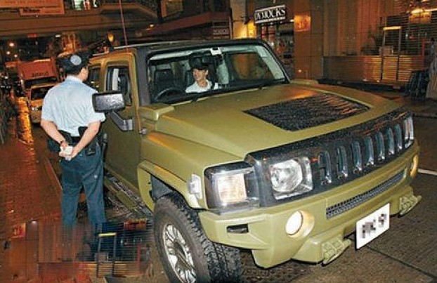 陈小春座驾霸气,车牌更霸气,网友:不愧是山鸡哥