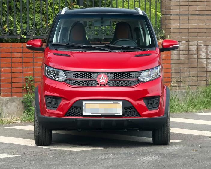 红星汽车-闪闪x2,拥有很炫酷的外形,运动感和科技感并存