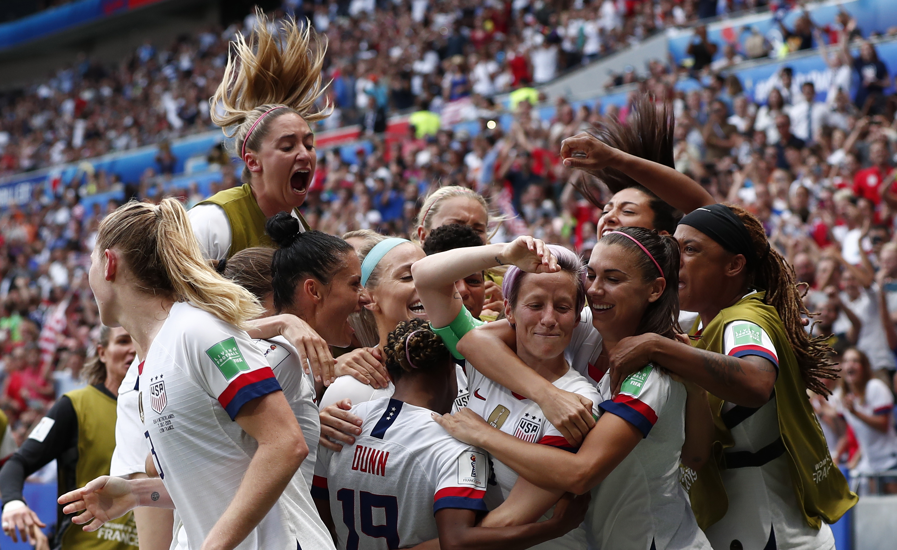 当日,在法国里昂进行的2019女足世界杯决赛中,美国队以2比0战胜