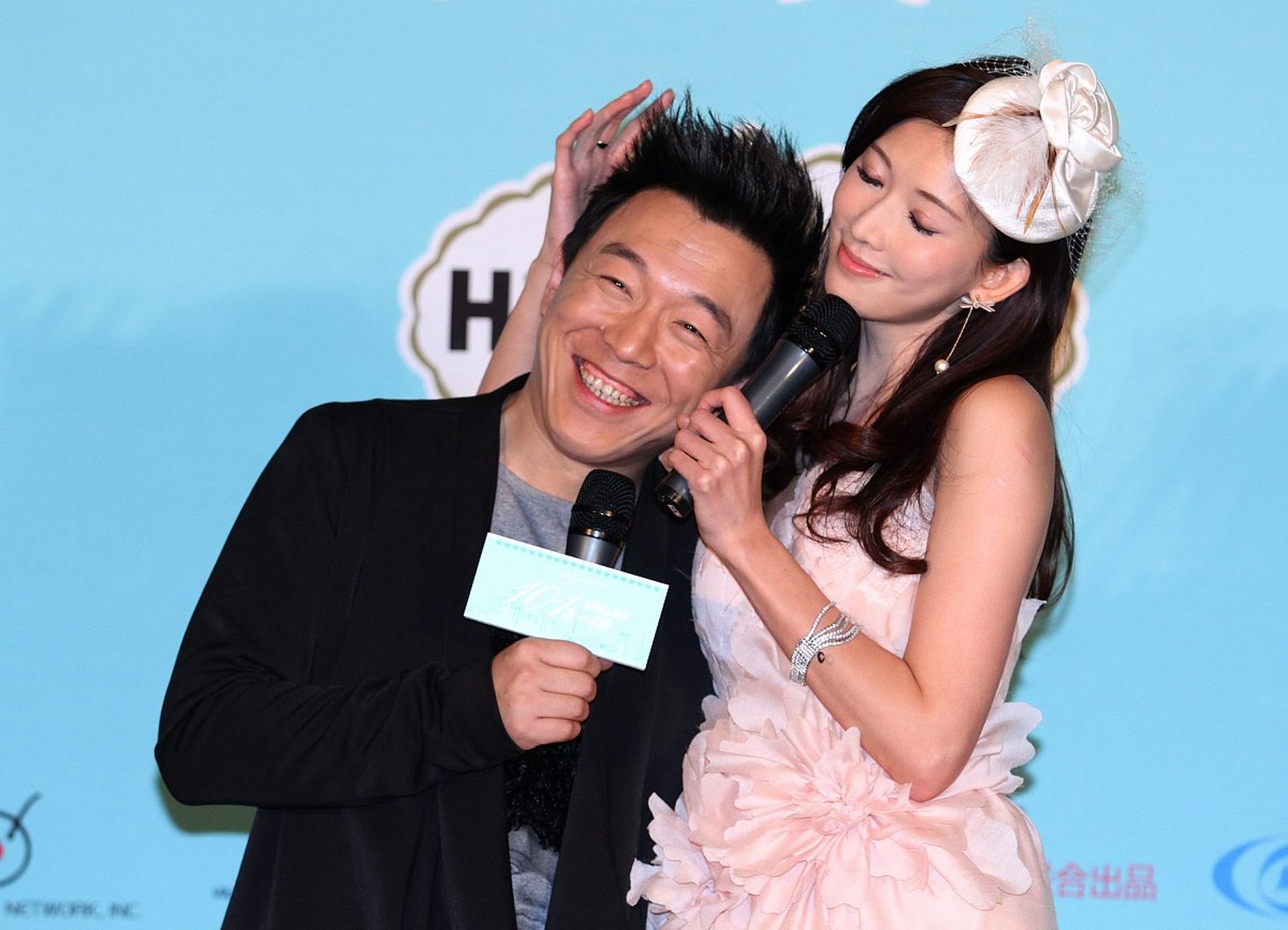 一次节目上,林志玲很大胆地问黄渤:"你最喜欢我身体的哪个部位?