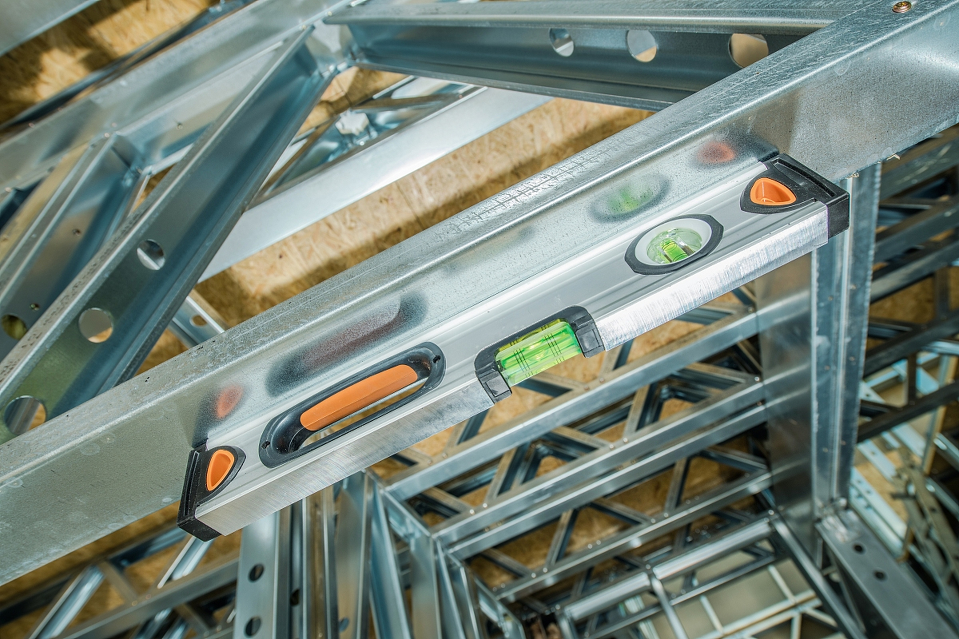 太阳能光伏支架可以使用工业铝型材来定制吗?