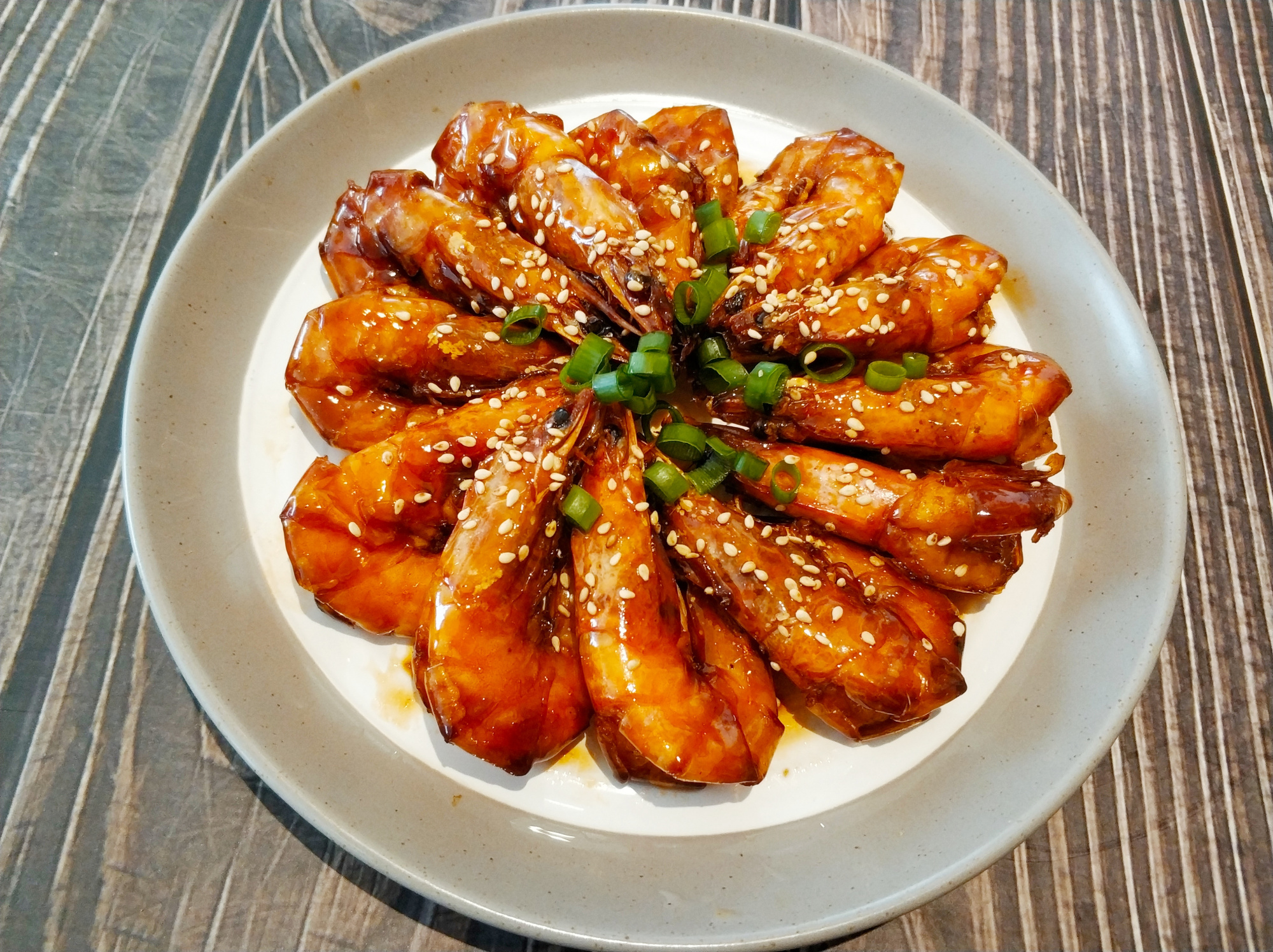 教你油焖大虾最简单的做法,一煎一焖就出锅,好吃的关键就在料汁