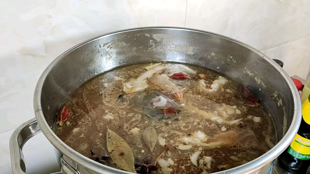 卤菜的配方详细教程第二章，怎么熬制高汤，学习卤味一定要看