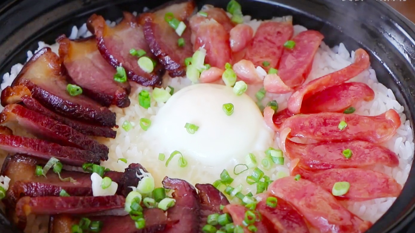 饭菜一锅的广式腊味煲仔饭,工作忙,不想花太多时间做饭的首选