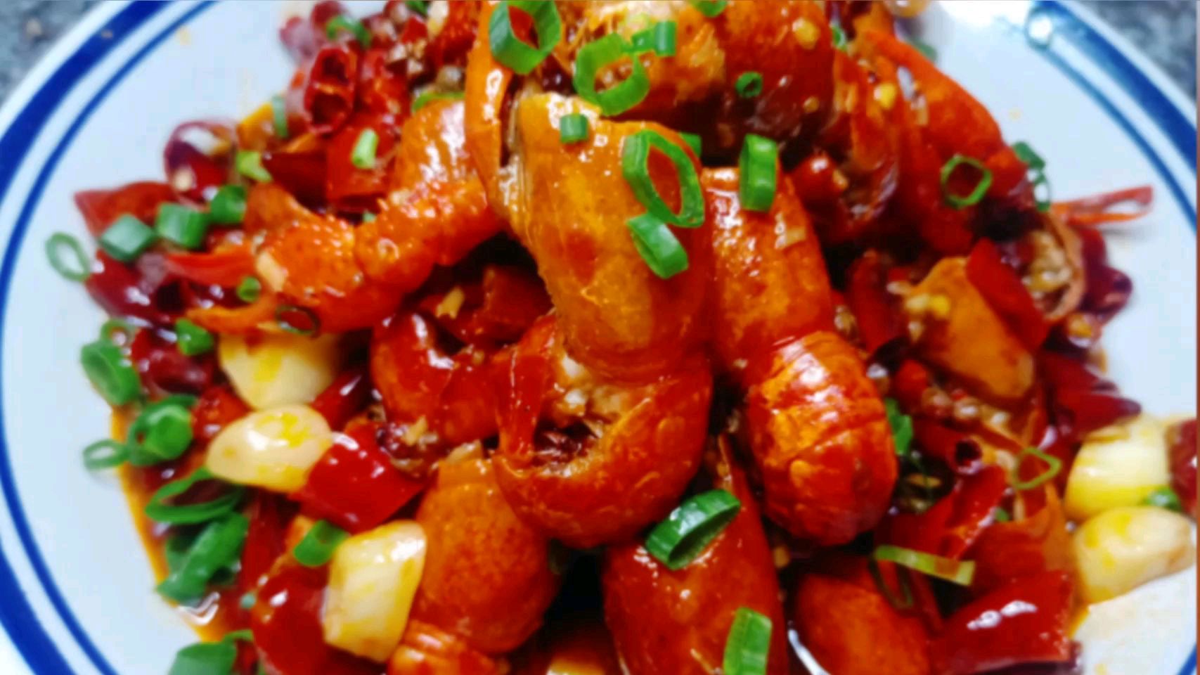 香辣小龙虾的家常做法,从如何选虾到成品,步骤详细,味道还不错