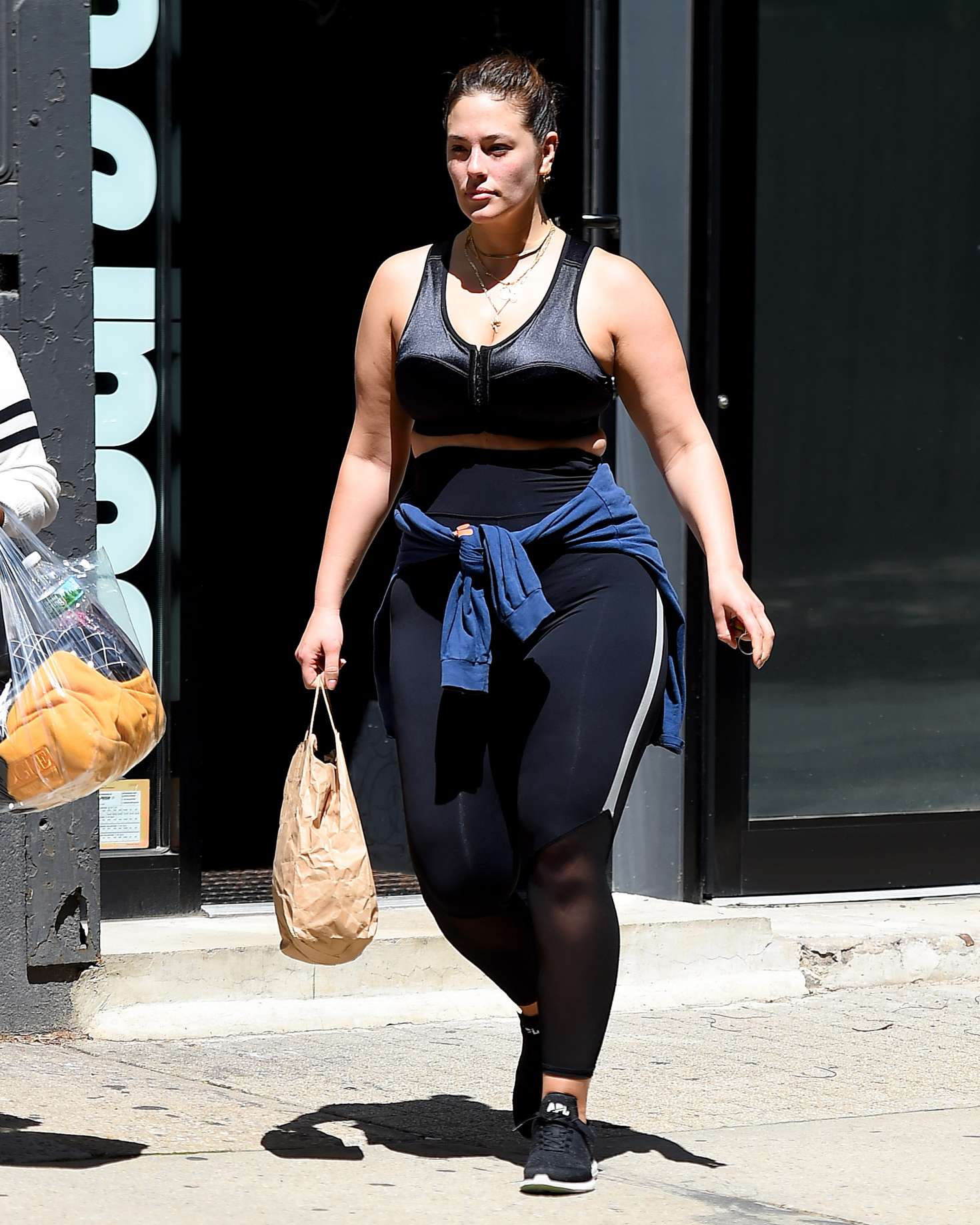 最贵大码超模ashley graham彪悍出场照,她就是如此有气势!