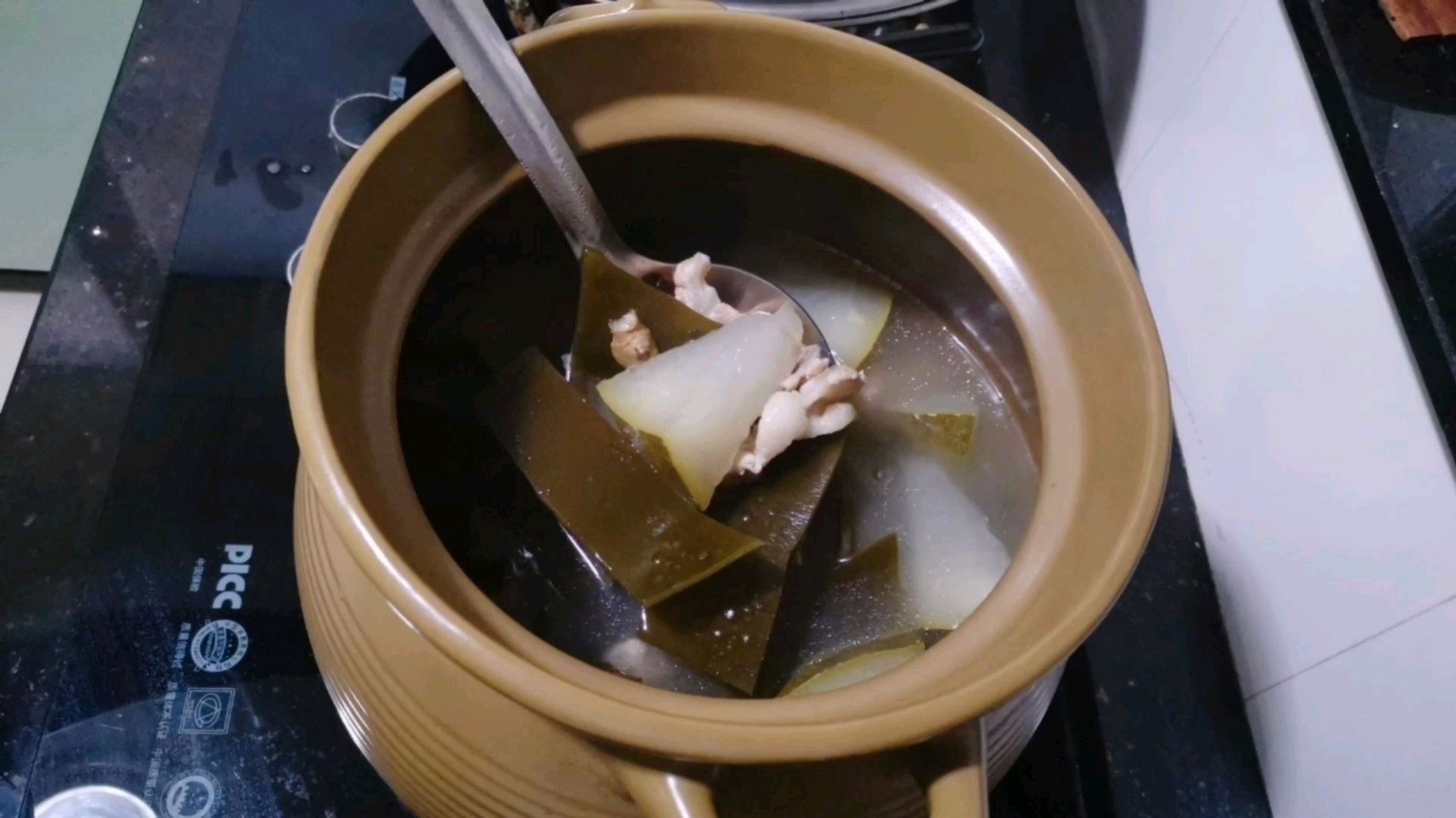 海带冬瓜排骨汤 味道鲜甜清热消暑 润肠通便 夏日靓汤!