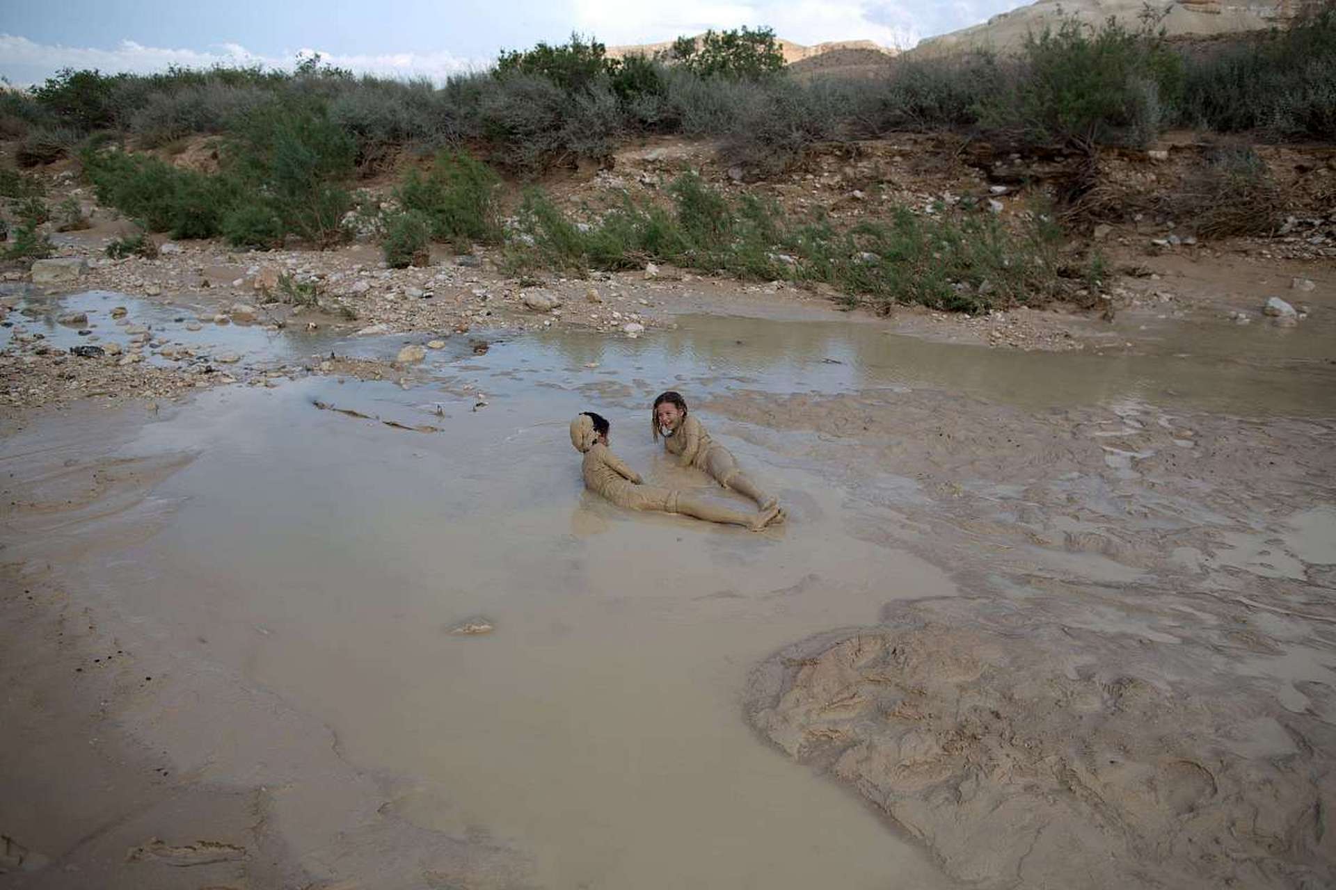 我记得是我小学某一年暑假,下午在家睡觉,睡梦中被一
