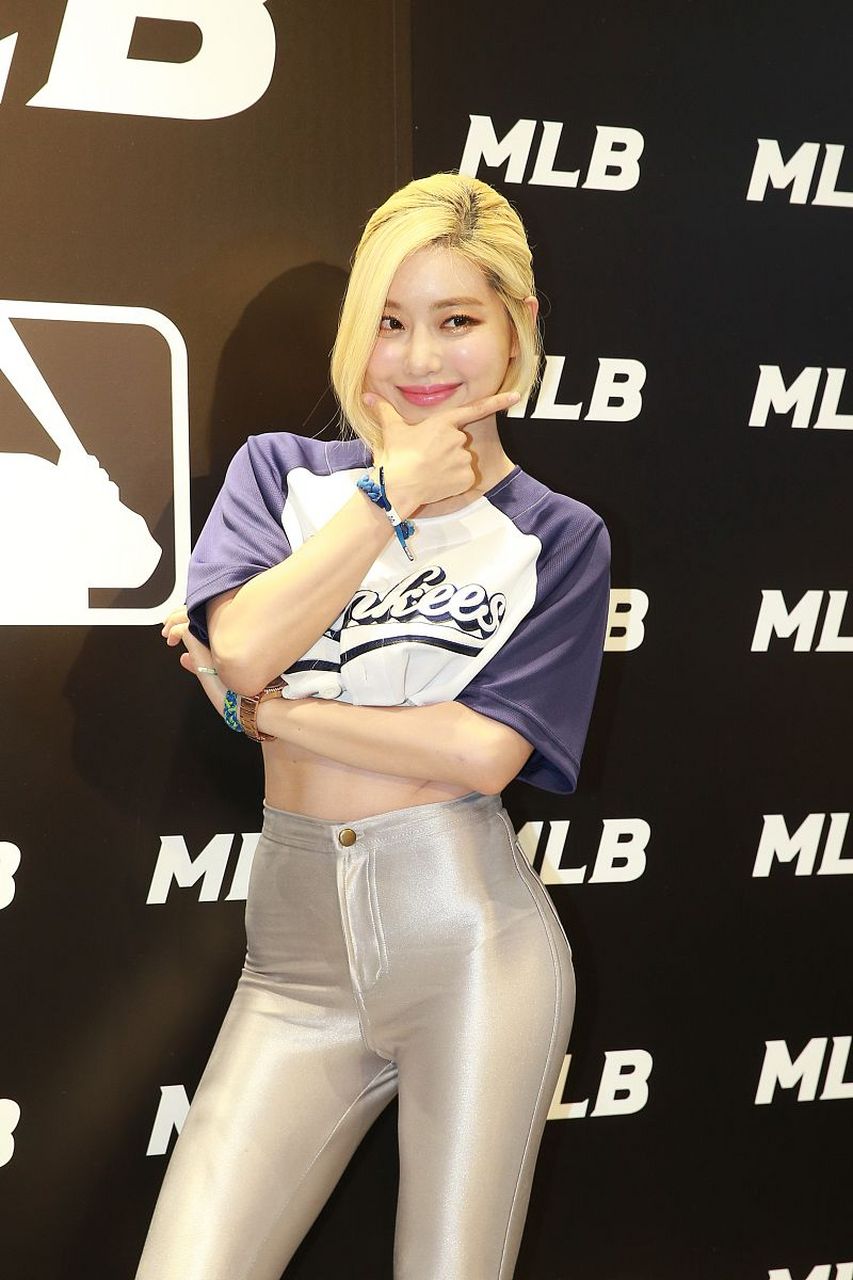 据韩国《中央日报》报道,韩国艺人黄素熙(dj soda)在日本大阪音乐节上