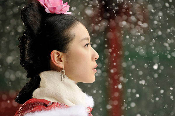 当红小花雪景图pk,刘亦菲纯净杨幂可爱,而刘诗诗最为经典