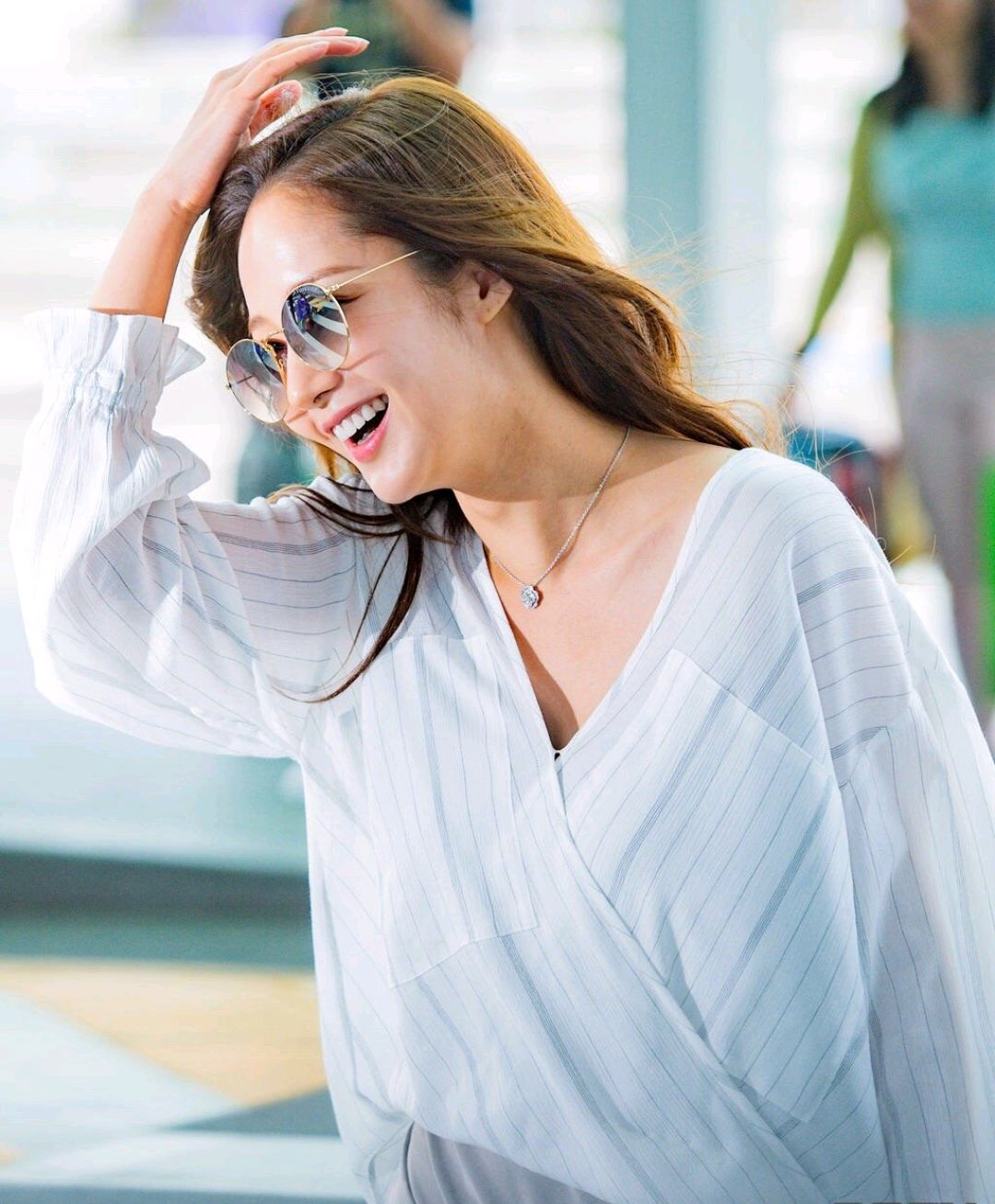 朴敏英的风格也是非常的多元化,职业装的时候真的是非常的有气场,妥妥