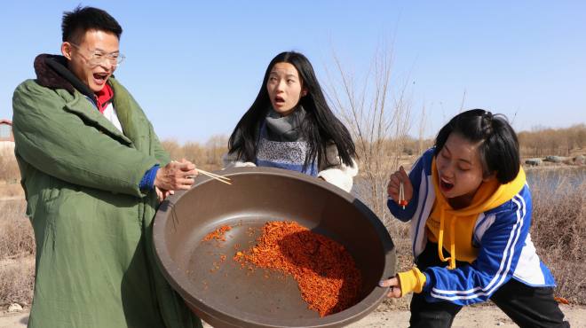 [图]食堂打饭大碗1元小碗100元，没想是阿姨的套路，吃不完罚款500元