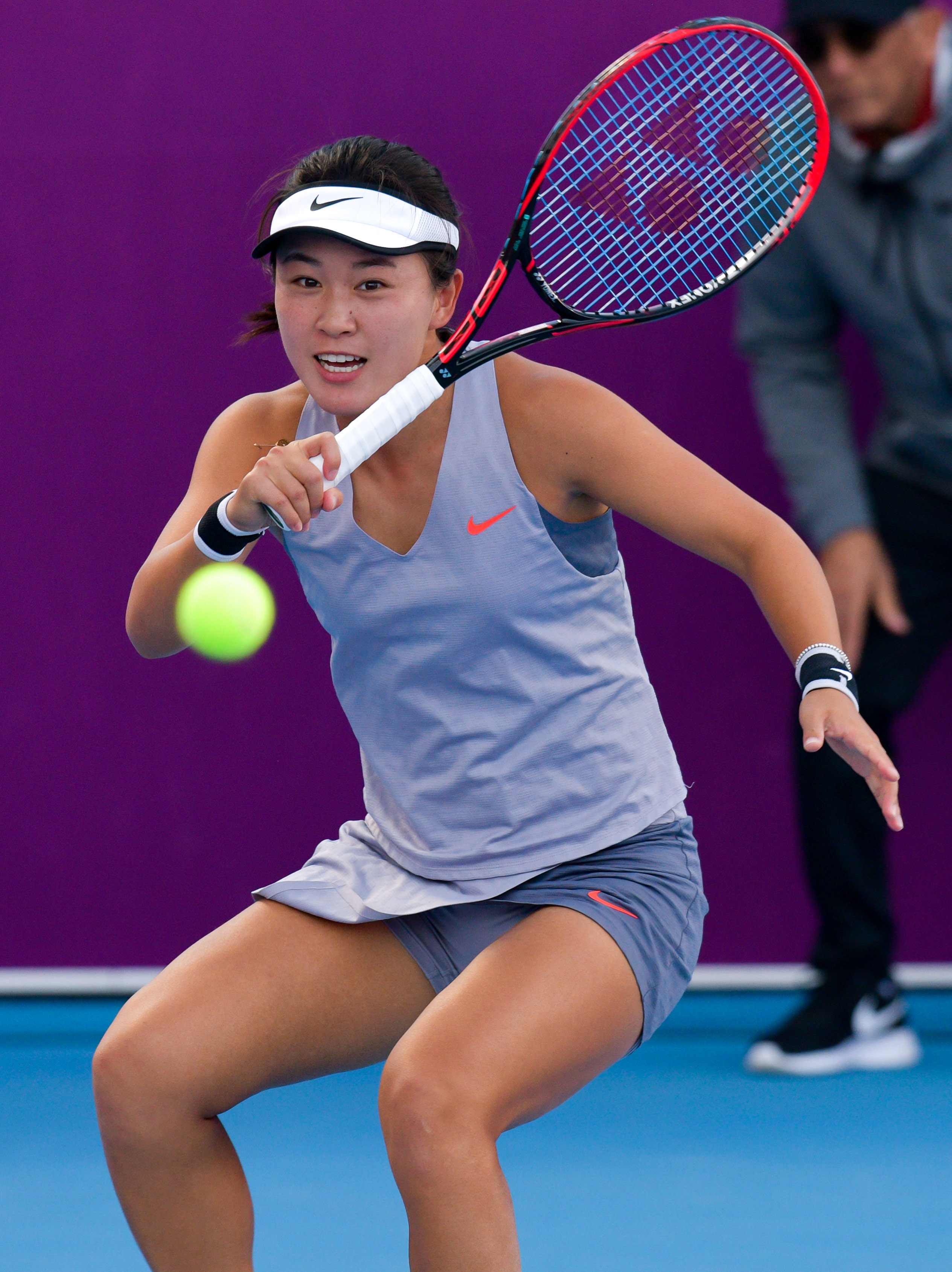 网球——卡塔尔公开赛:朱琳首轮遭淘汰