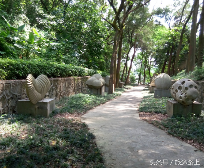 中山小琅环公园位于广东省中山市三乡镇桥头村和乌石村之间,建于2003