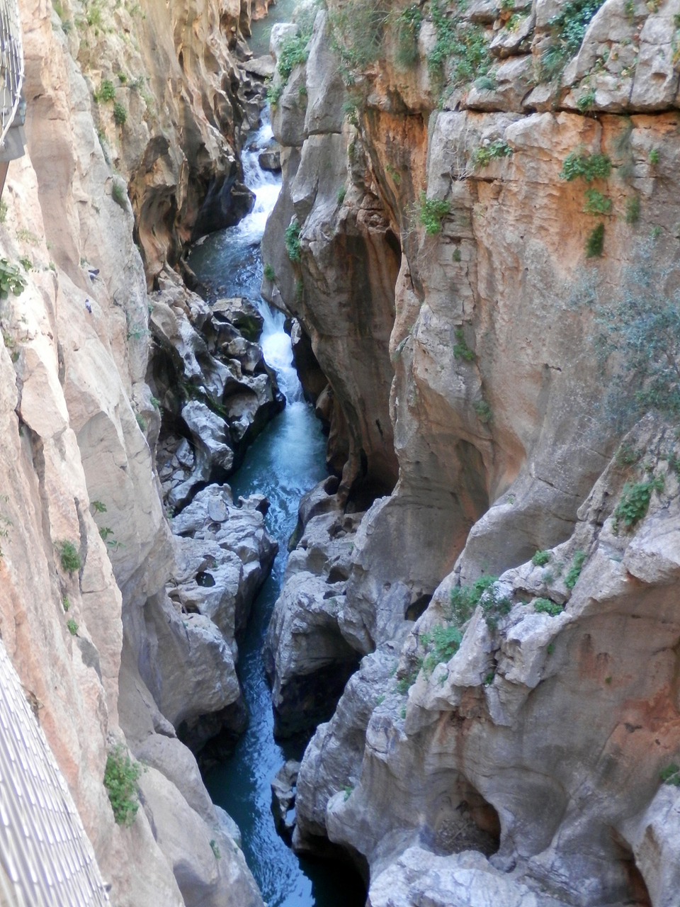 河北唐县的潭瀑峡绝对是你的不二之选!