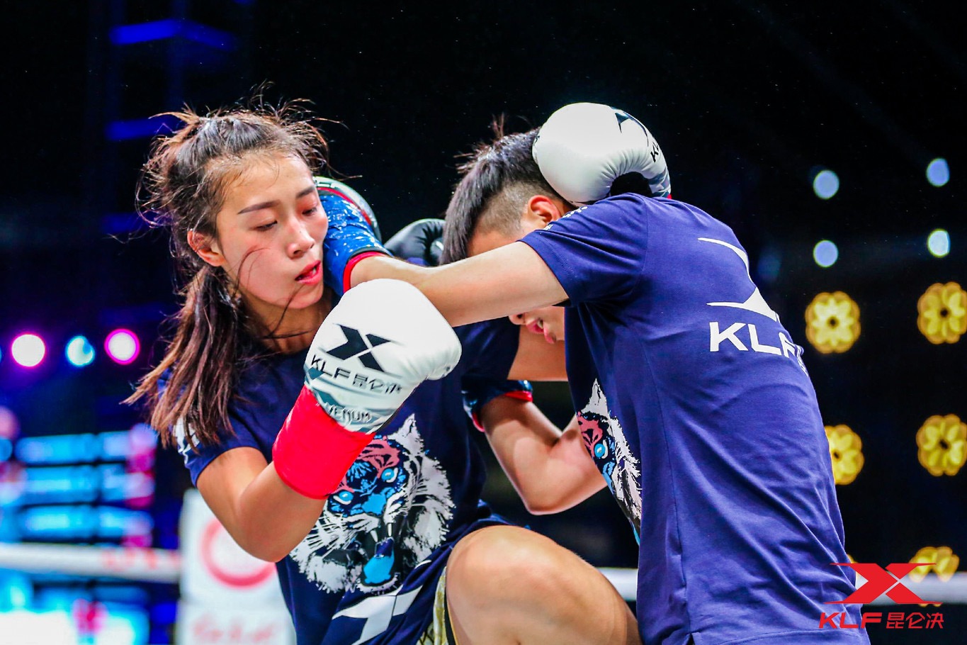 17岁美少女张思雨,在昆仑决擂台上和拳王拼命"斗"拼拳