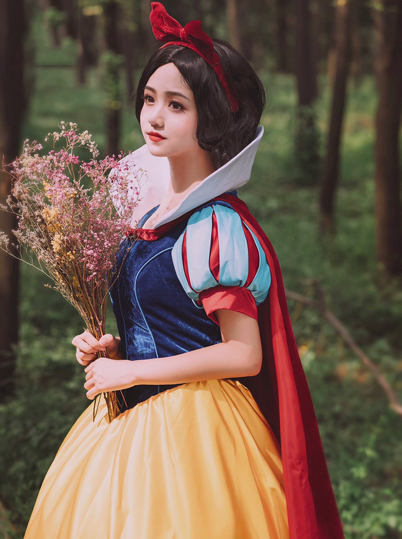 当迪士尼公主出真人,白雪大概是这种感觉,完全符合14岁少女设定