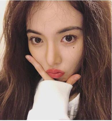 有种颜值叫金泫雅的手,看着很普通,却能让芭比粉指甲油卖断货?