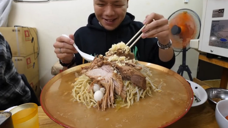青岛甜水面小哥回应网传视频 baijiahao.baidu.com