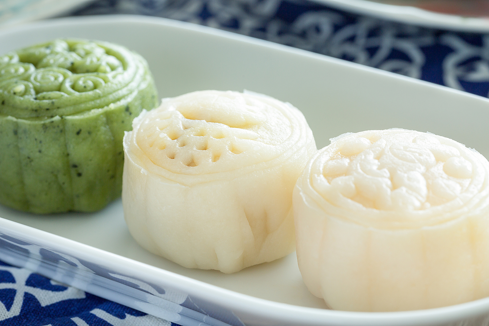 只需糯米粉,粘米和澄面,混合后倒入模具.