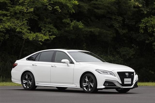 19款丰田皇冠霸气归来,v6 四驱,颜值不输bba,网友:重登王位