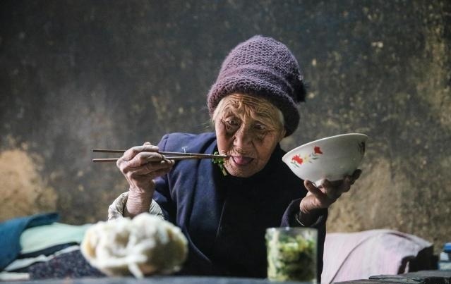 山西省资讯|撂荒村里山地进城打拼,太原环卫工夫妇蜗