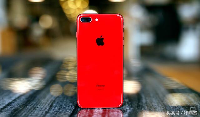 蘋果公司的紅色iphone 8 plus!很驚豔!比7紅色版好看的多!