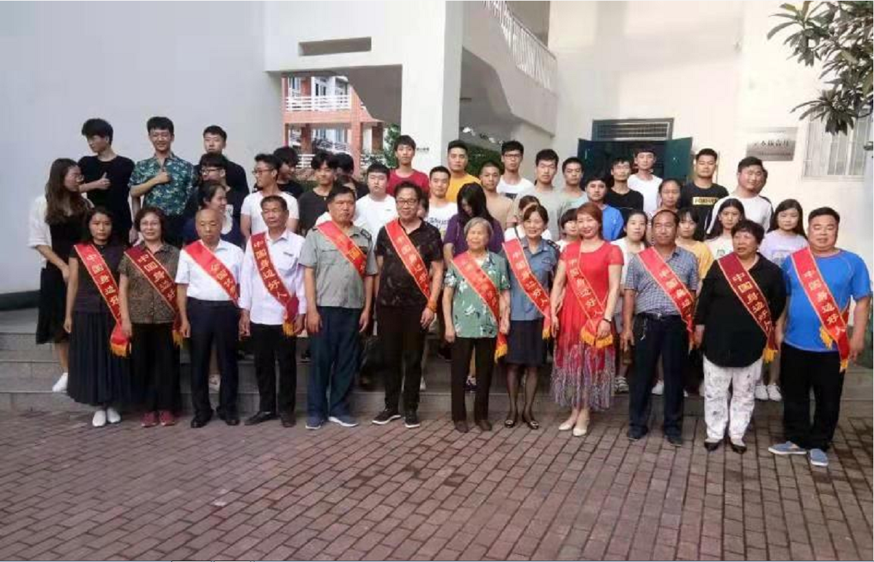 母女接力献大爱“全国道德模范提名奖”彭世英和“中国好人”吕玮