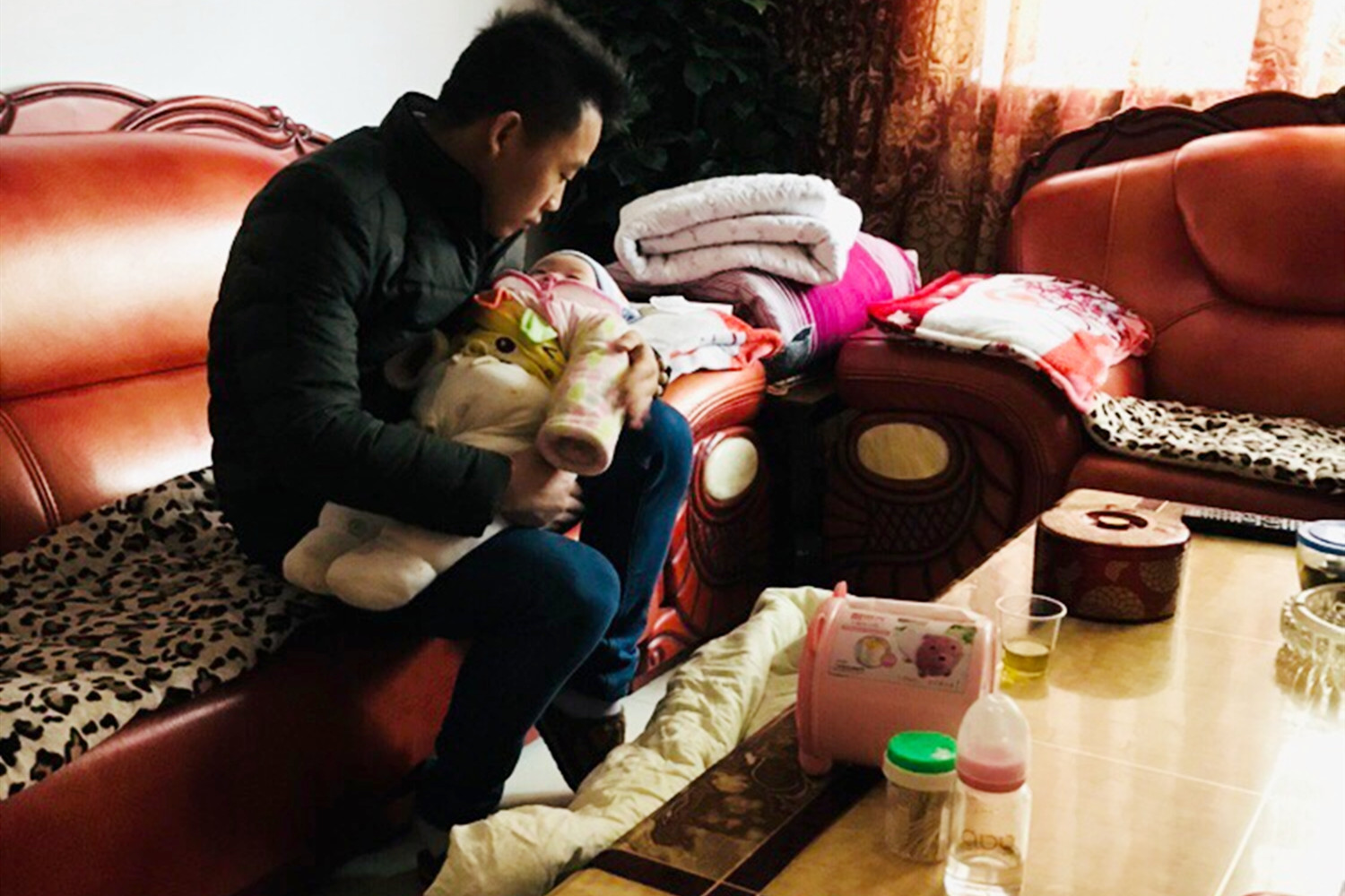 宝宝睡觉要抱着,只要放下就开始哭闹,原因是你没做好这些事情