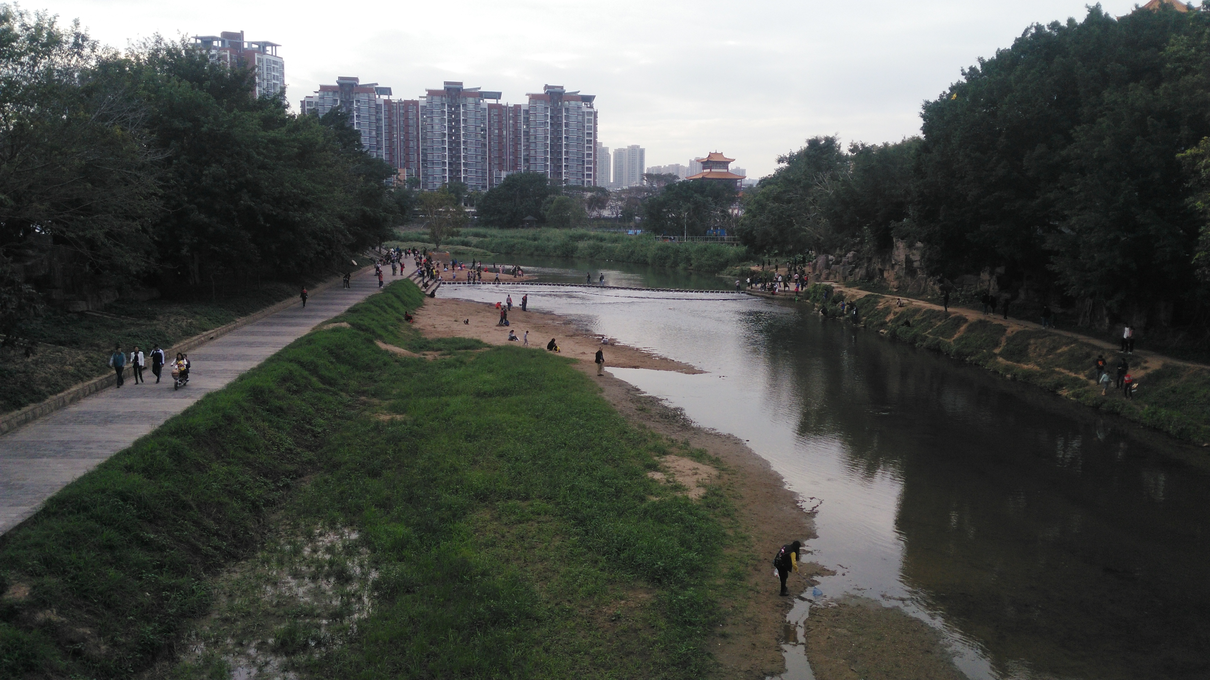 周末深圳龙岗龙园的人多不多?看下你就知啦