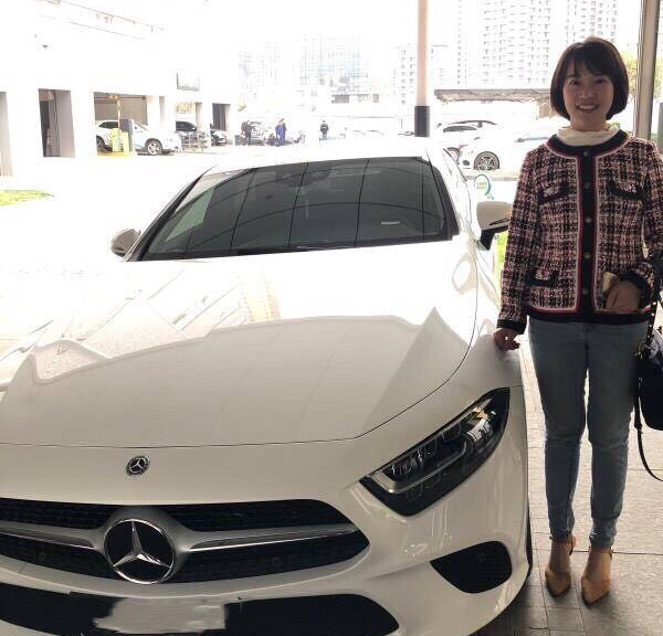 奔驰女国外学历 baijiahao.baidu.com