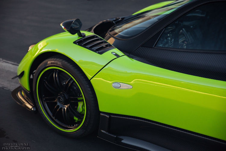 帕加尼zonda cinque黑绿配色街拍,售价超2000万,回头率很高!