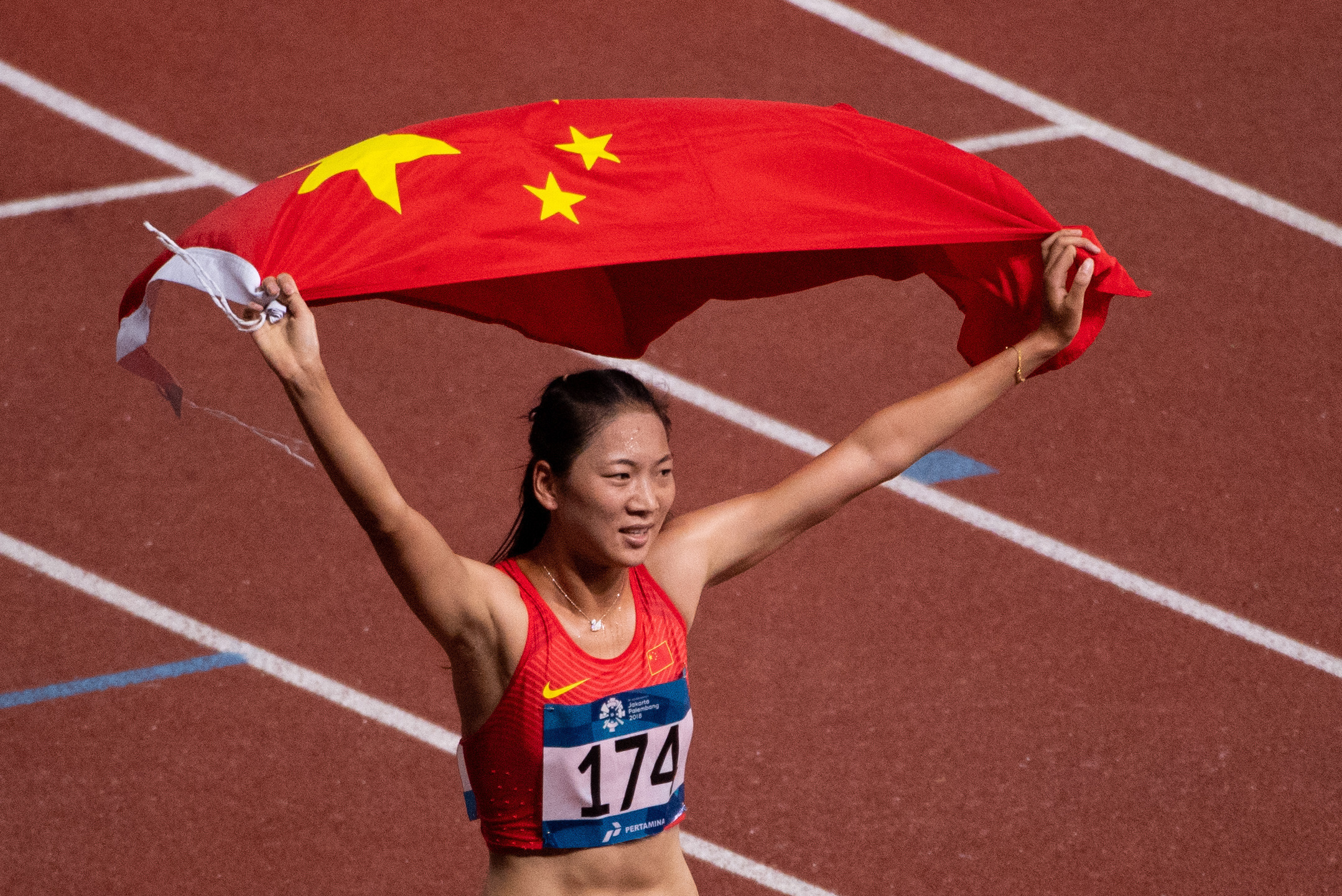 田径——中国选手王春雨获女子800米冠军(17)