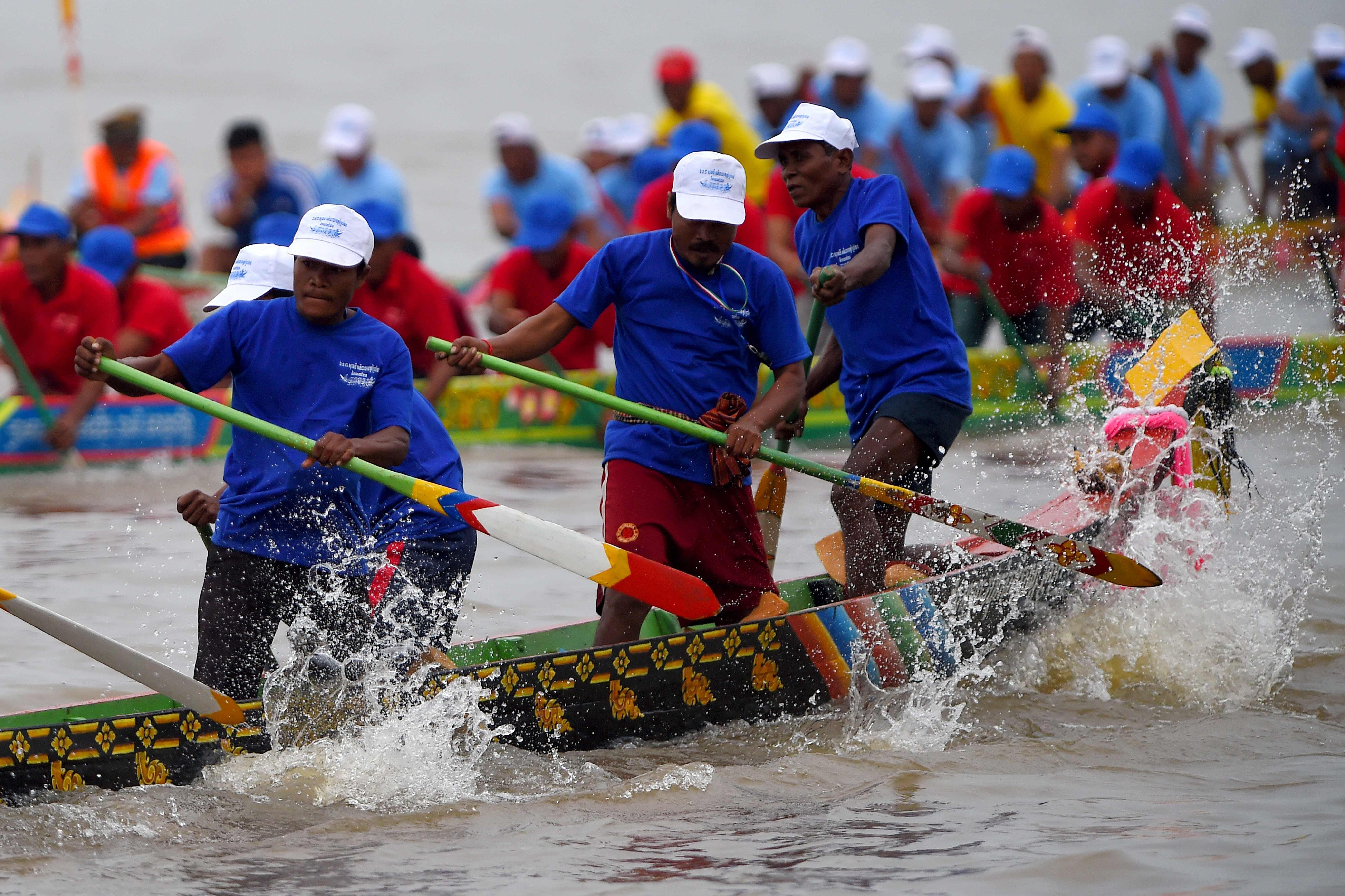 柬埔寨民众庆祝送水节