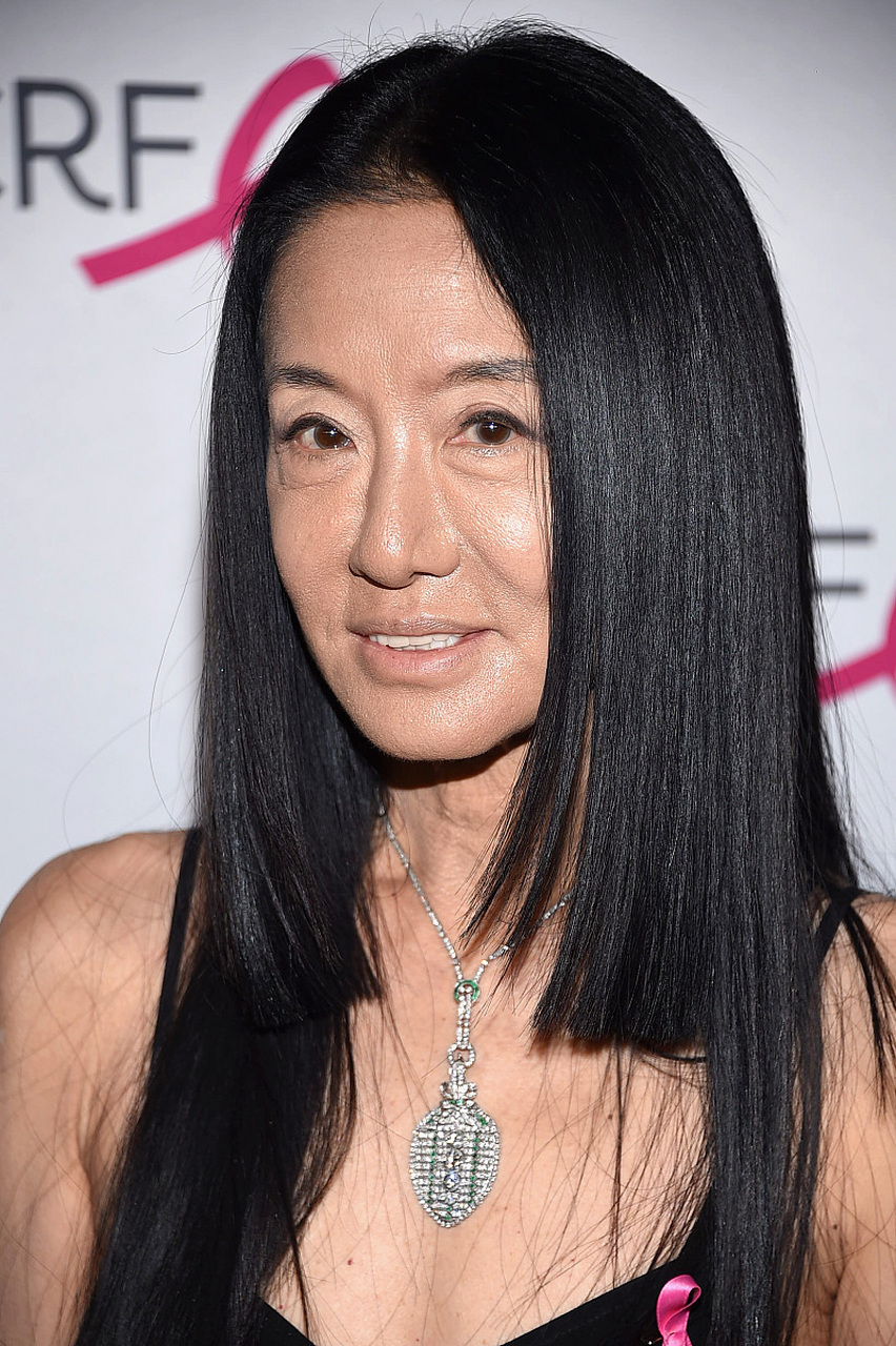 这引起了广大粉丝和媒体的关注,纷纷围观研究这位时尚女王的独特魅力.