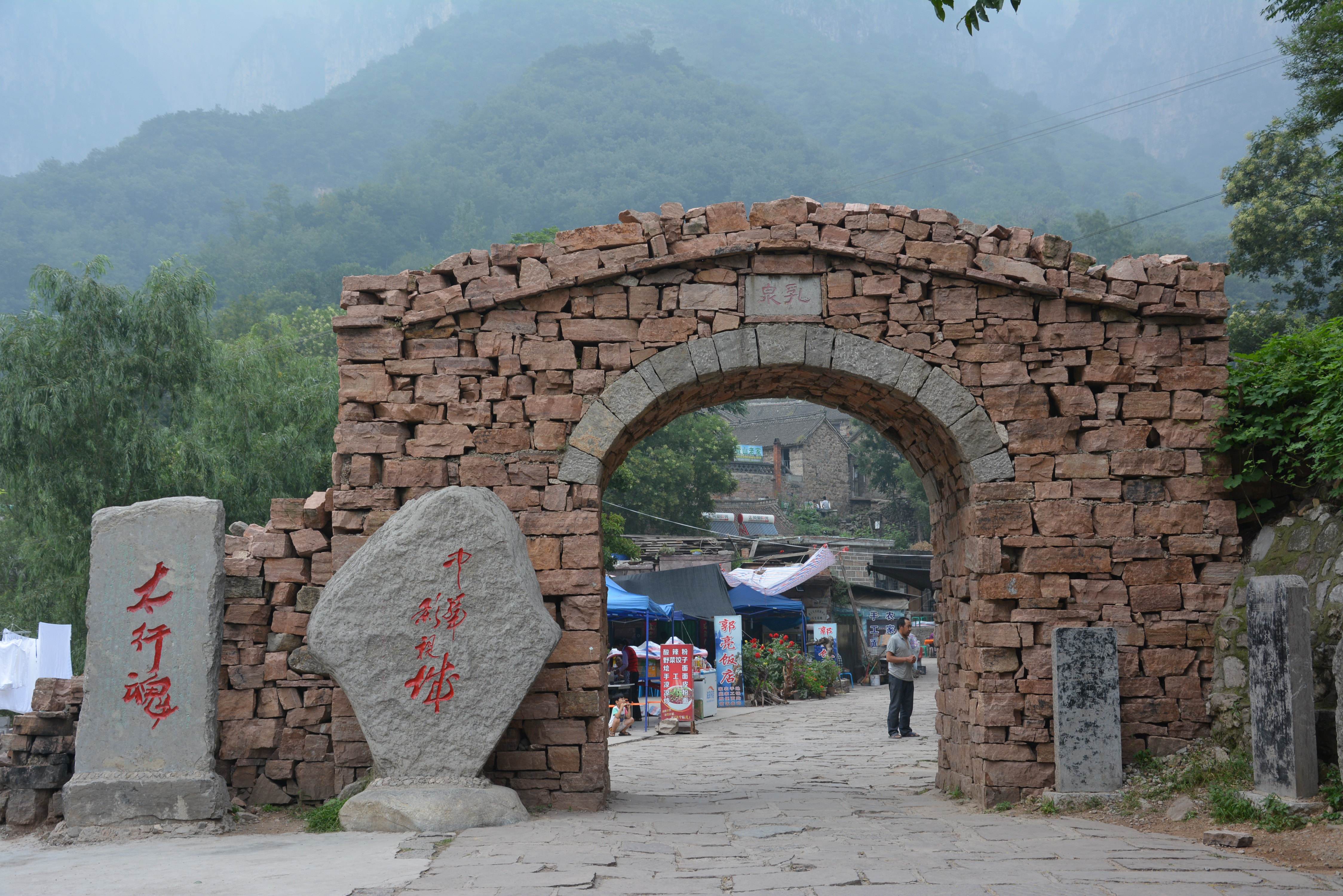 中国第一影视村,曾经游客络绎不绝,如今却成了一个空村