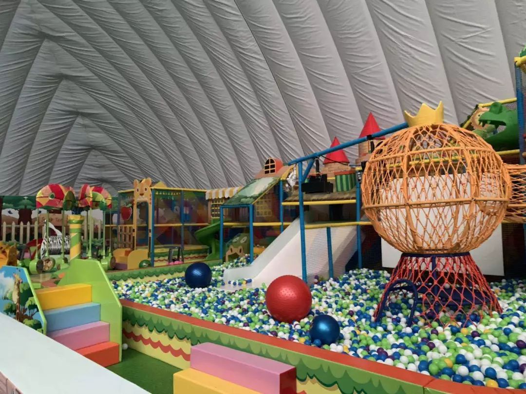 " 旋转木马,碰碰车,迷你挖掘机 小小海盗船等等游乐设施 只要你来,就