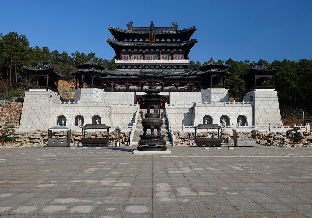 是一个融寻根祭祖,朝山礼佛,旅游观光和觉悟教育于一体的综合性景区.