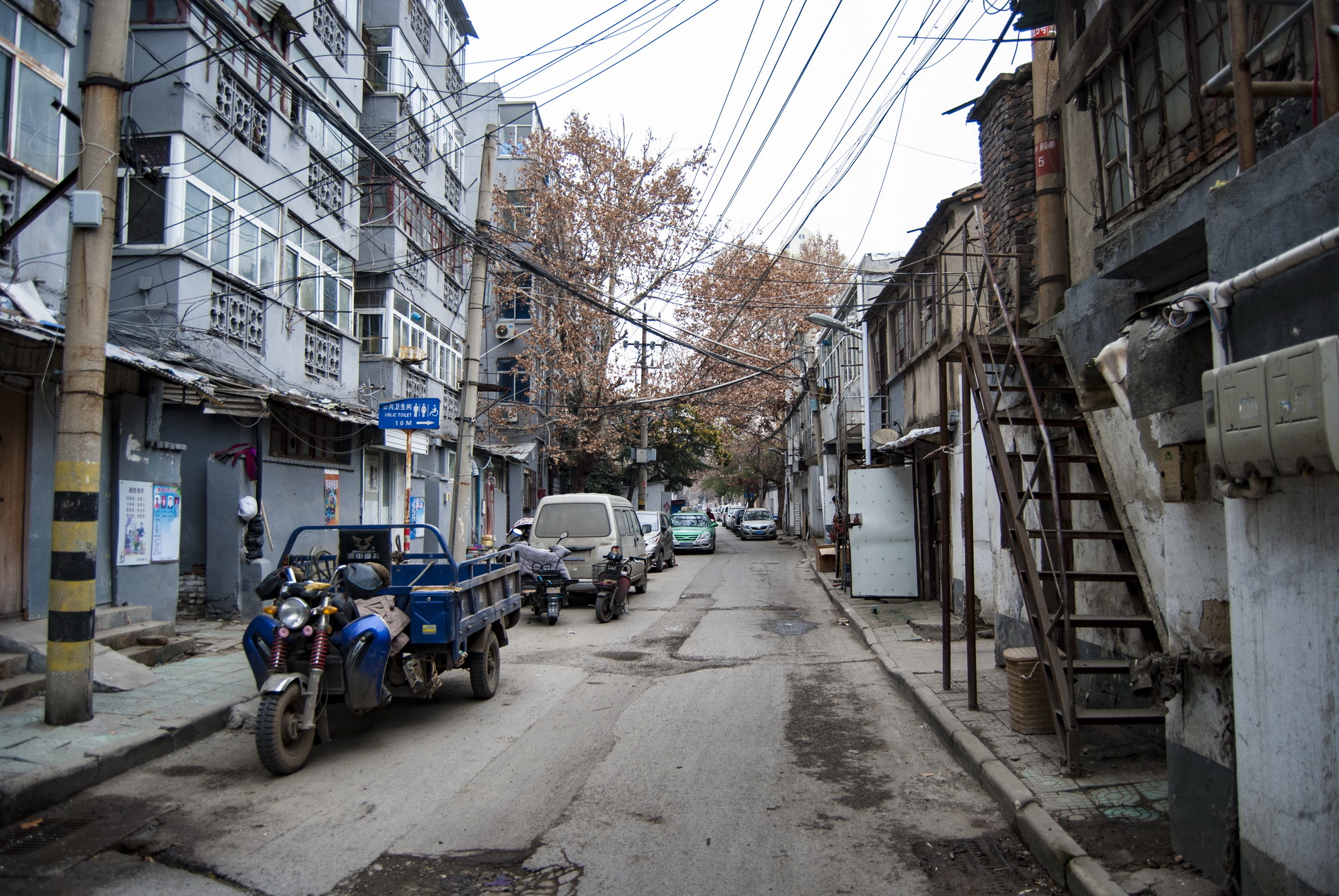 行走在徐州闹市区背后的街巷中,古老的街道,留下了几代人的记忆