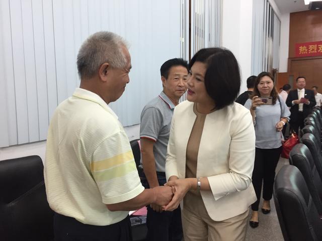 云林县长张丽善厦门卖蒜头