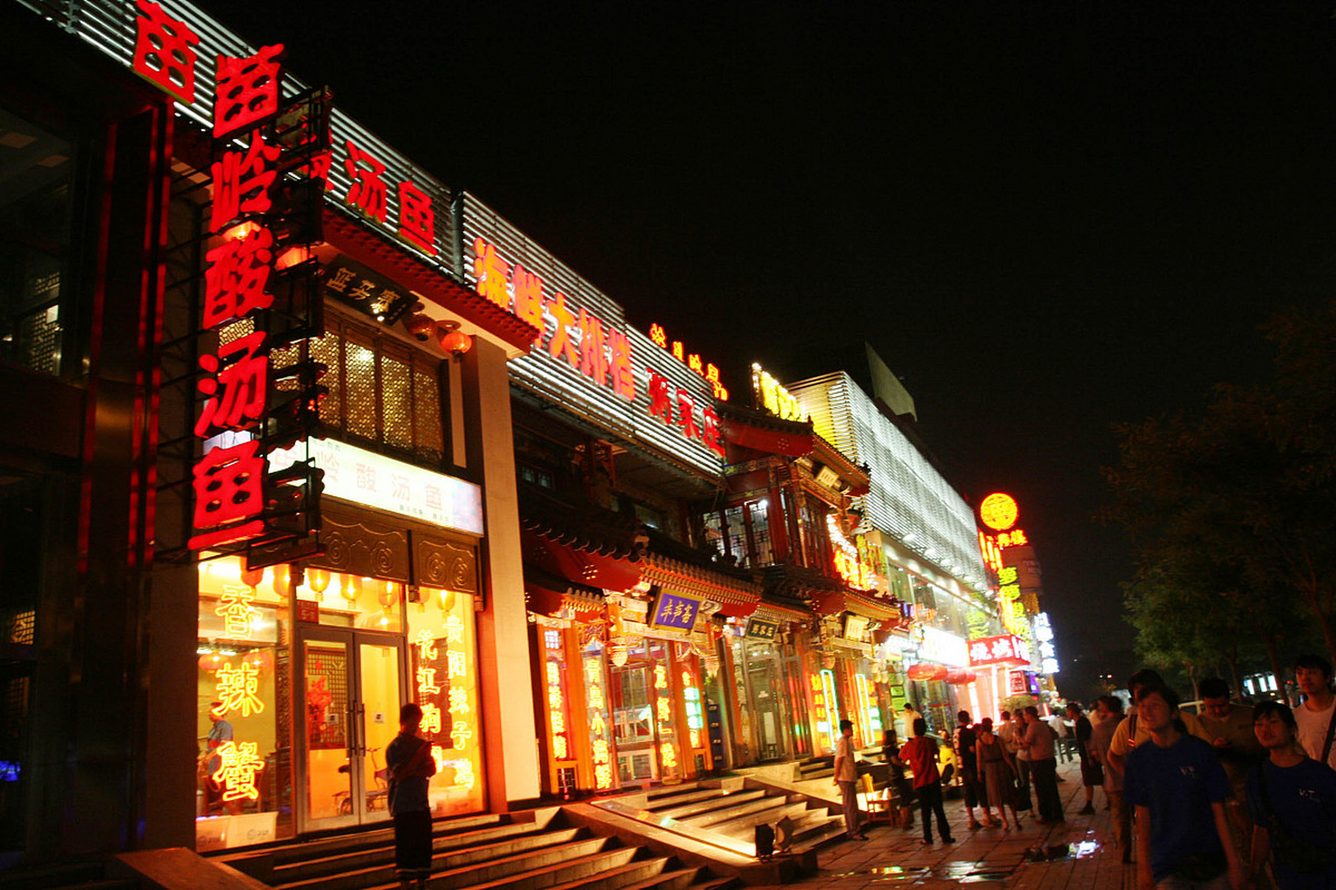 这个事件引起了公众的关注和警方的调查.