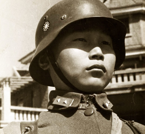 抗日时期老照片:图一国民政府举办阅兵,图四国民军护士合照